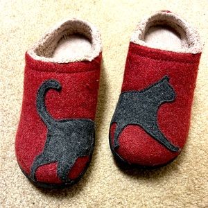 LL Bean Cat Slippers Sz 6